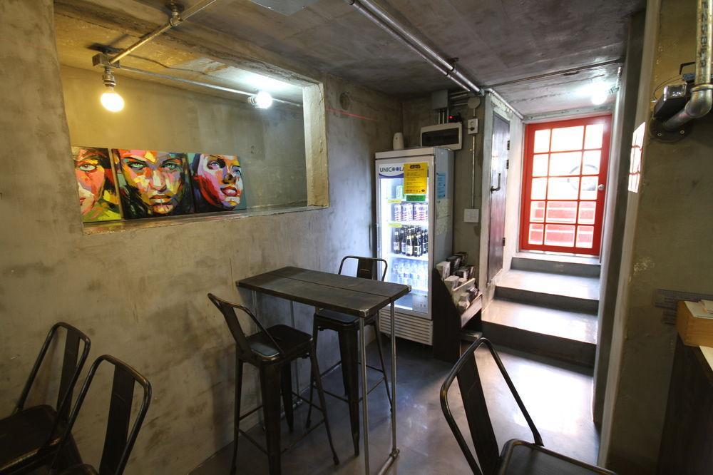 Time Travelers Party Hostel In Hongdae Seoul Exterior foto