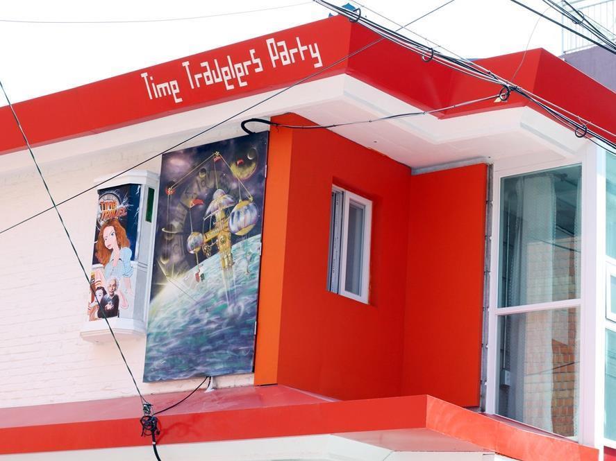 Time Travelers Party Hostel In Hongdae Seoul Exterior foto
