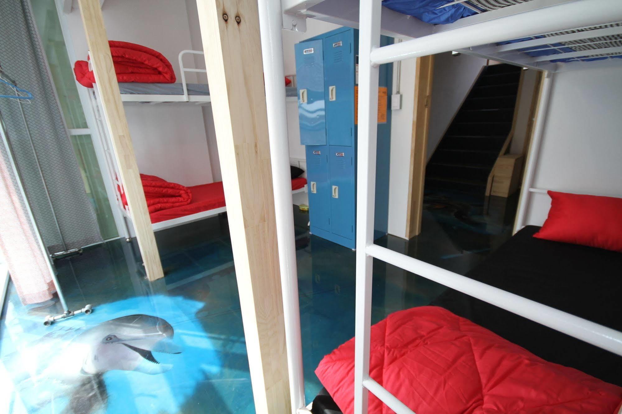 Time Travelers Party Hostel In Hongdae Seoul Exterior foto