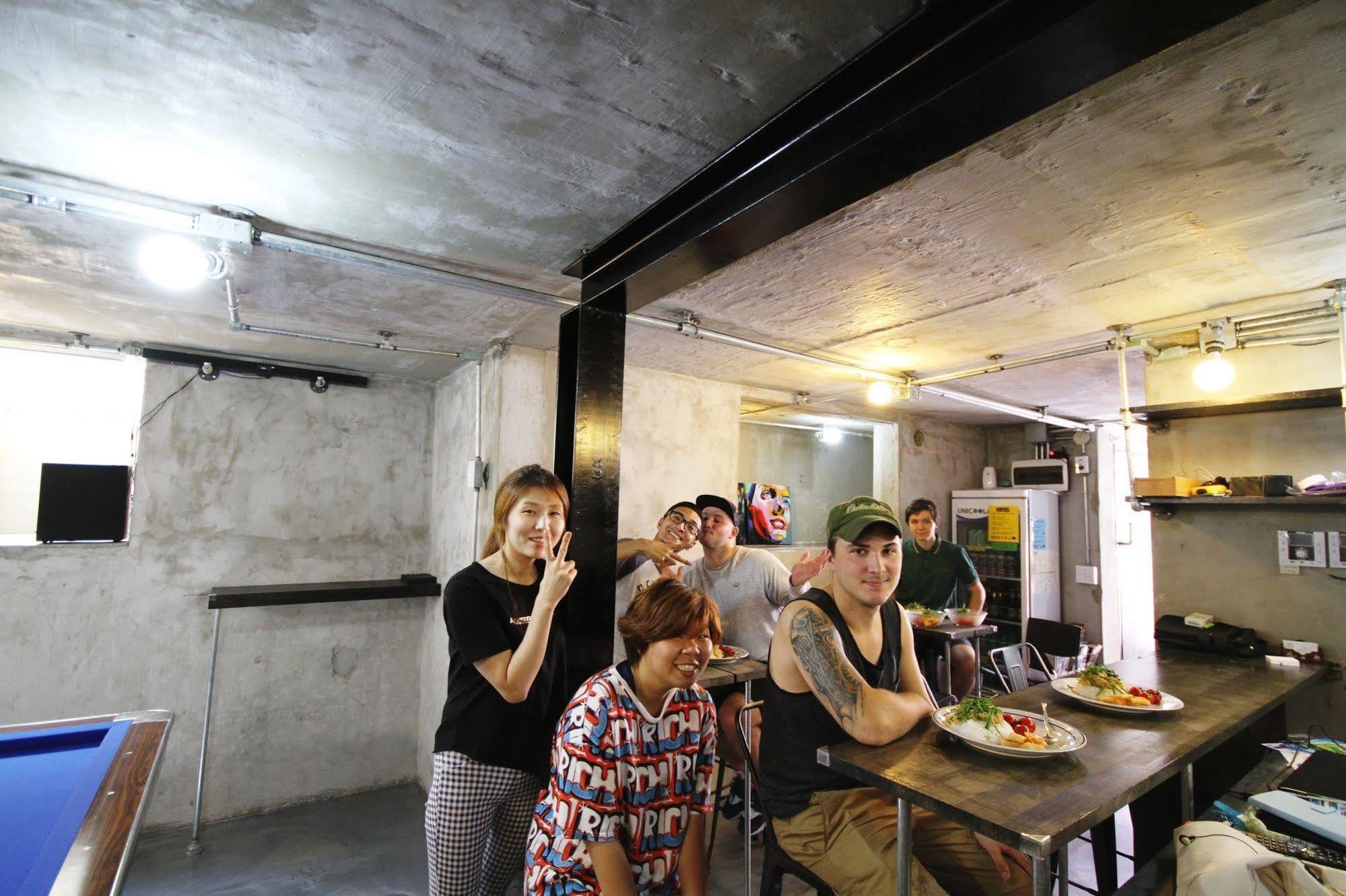Time Travelers Party Hostel In Hongdae Seoul Exterior foto