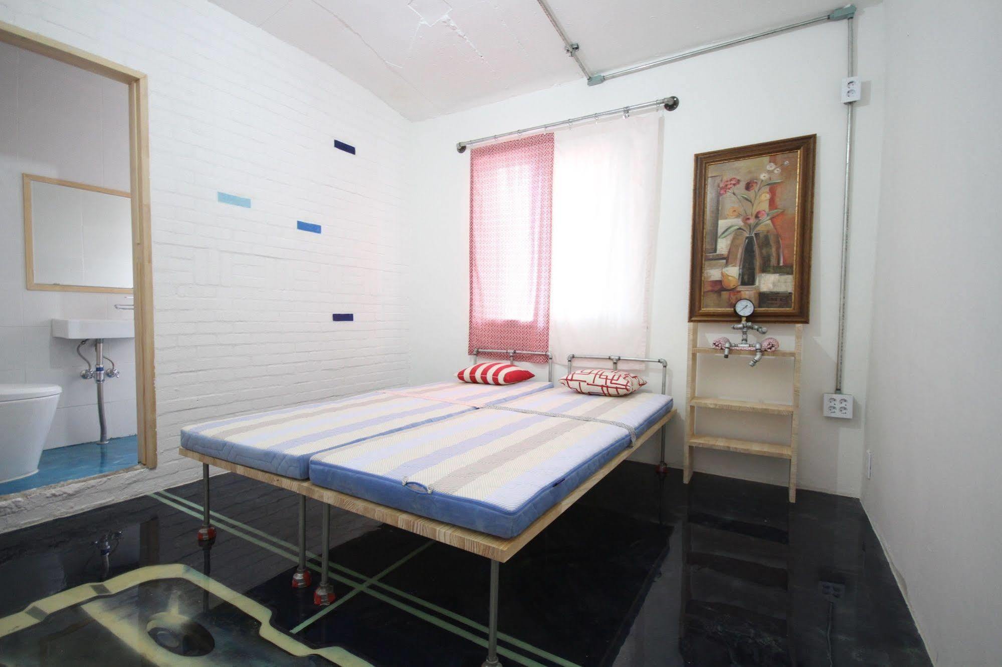 Time Travelers Party Hostel In Hongdae Seoul Exterior foto