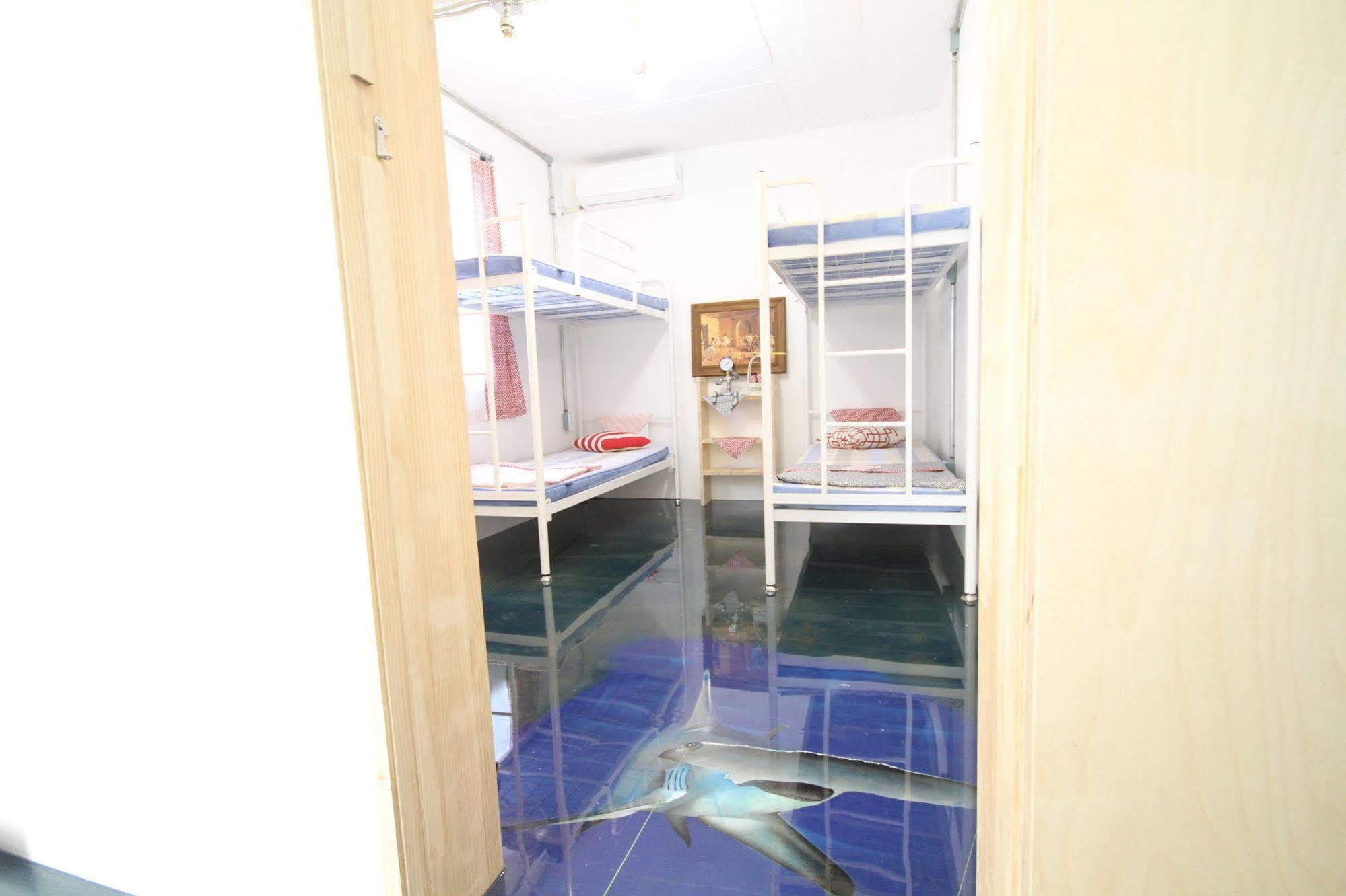 Time Travelers Party Hostel In Hongdae Seoul Exterior foto
