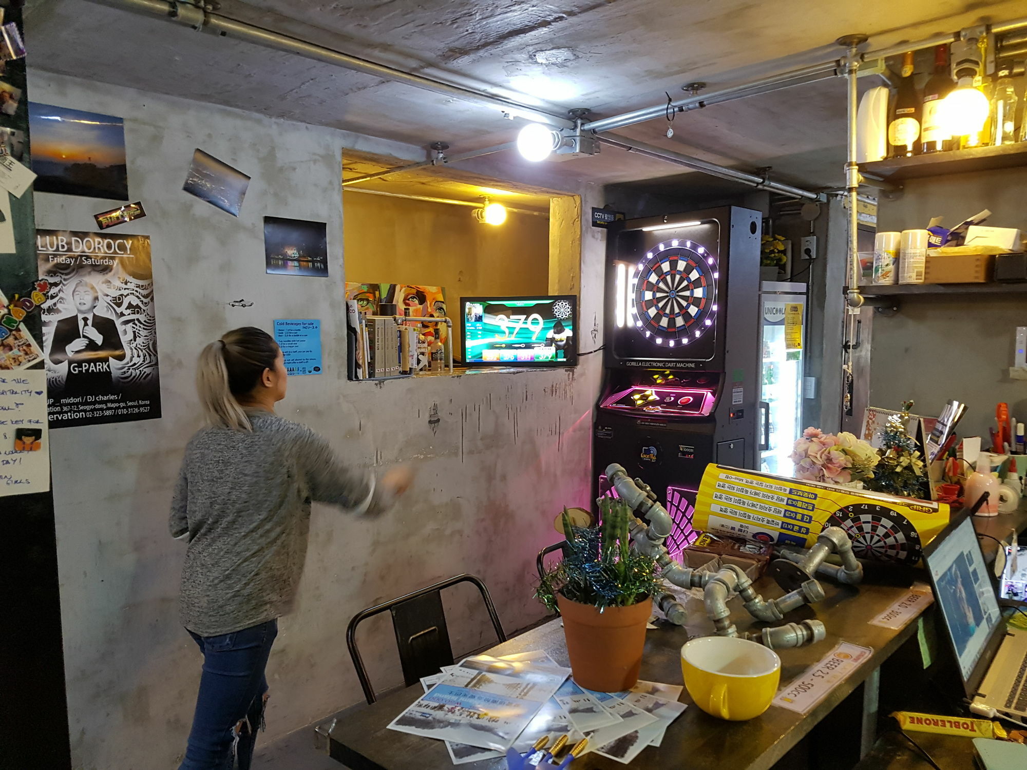 Time Travelers Party Hostel In Hongdae Seoul Exterior foto